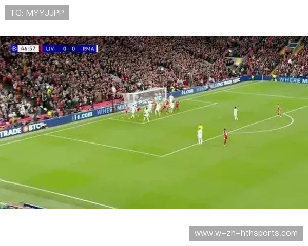 利物浦阿诺德任意球贴横梁下坠入网：足球场上的神奇瞬间