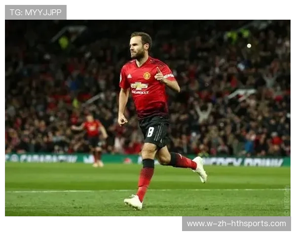 反击中前锋精准停球冷静推射破门